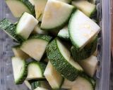 Foto del paso 1 de la receta: Habas verdes con calabacitas 💚