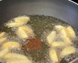 A picture of step 4 of Apple fries with caramel.