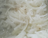 Foto del paso 3 de la receta: Hígado encebollado hasta para'los chamacos