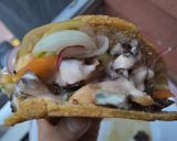 Foto del paso 7 de la receta: Arepa🫓de maíz🌽pelado rellena de carne asada🥩y ensalada🥙🧆