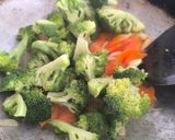Gambar langkah 3 resipi Stir Fry Mixed Vege😍.
