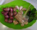 Foto langkah ke 1 dari resep Ayam goreng serundeng.