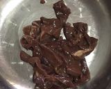 รูปขั้นตอนการทำที่ 3 ของ “ผัดพริกอ่อนหมูหมักตับสด”