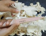 Foto langkah ke 1 dari resep Tumis jamur tiram sederhana dan simpel.