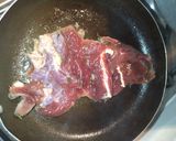 Foto del paso 7 de la receta: Carne de res al vino tinto, acompañado de patacones y ensalada