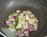Foto langkah ke 2 dari resep Oseng-Oseng Terong Pedas.