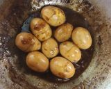 Foto langkah ke 3 dari resep Semur Telur Saus Tiram.