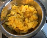 Une image de l'étape 4 de Salade d ananas à l orange et mûres du jardin.