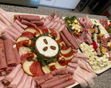 Foto del paso 3 de la receta: Charola de quesos y carnes frías