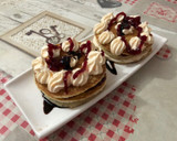 Foto del paso 3 de la receta: Merienda dulce pancakes con la crema de los albaricoques rellenos y mermelada de frambuesa