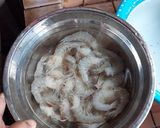 Foto langkah ke 2 dari resep Udang Sayur Asam Manis.