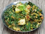 आलू पालक भाजी (aloo palak bhaji recipe in marathi)