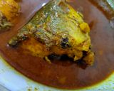 A picture of step 5 of Rui machher jhol.