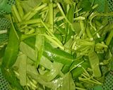 Foto langkah ke 1 dari resep Tumis kangkung kuah.