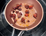 Foto del paso 1 de la receta: Mini tortilla de patatas y chorizo