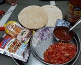 ચીઝી પીઝા (Cheese Pizza Recipe In Gujarati) રેસીપી સ્ટેપ1ફોટો