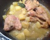 Foto del passaggio 4 della ricetta Cosce e sovracosce di pollo alla birra, e patate