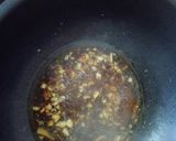 A picture of step 6 of Okra with chopped garlic.