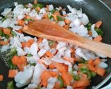 A picture of step 1 of White sauce pasta.