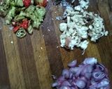 Foto langkah ke 2 dari resep 101. Sayur Urap Daun Paku & Timun.
