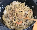 A picture of step 4 of Creamy seafood pasta.