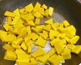 รูปขั้นตอนการทำที่ 2 ของ ฟักทองผัดไข่