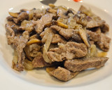 Foto del paso 4 de la receta: Ternera encebollada con champiñones