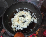 Foto del paso 2 de la receta: Tortilla de papas con cebolla y ensalada de tomate