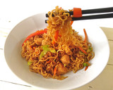 Foto del paso 10 de la receta: Fideos ramen con pollo y verdura {receta express}🍜
