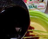 Foto langkah ke 5 dari resep Bolu Karamel Mini.