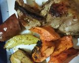 Foto del paso 2 de la receta: Pollo con chorizo papas y boniatos al horno
