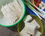 Foto langkah ke 1 dari resep #853. Soup Tahu Jamur Enoki.