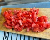 Une image de l'étape 8 de Salade de pommes de terre, tomates et oignon doux à l’ail frais et thon mariné.
