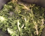 Une image de l'étape 1 de Frisée aux lardons et pignons de pin sauce balsamique.