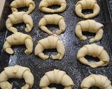 Foto del paso 4 de la receta: Medialunas dulces riquísimas!!!!