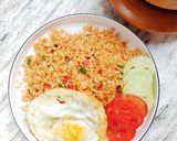 Foto langkah ke 5 dari resep Nasi Goreng Telur (Bumbu Iris) ala Uni Gliantika.