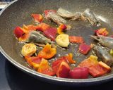 Foto del paso 1 de la receta: Estofado de patatas con rape, sepia, langostinos y almejas