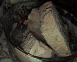 A picture of step 1 of 3 flavoured ice-cream.