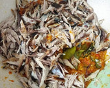 Foto langkah ke 2 dari resep Tongkol Suwir Kemangi.