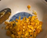 港式大排檔小菜 - 翡翠黃金蝦仁 (鹹蛋煎蝦仁伴西蘭花)的食譜步驟2照片