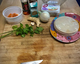 Foto del paso 1 de la receta: Risotto de salmón y guisantes acompañado de gyozas especiales