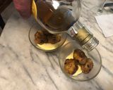 Foto del passaggio 7 della ricetta Polpette di panettone grigliate su gelato di vaniglia