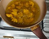 Foto langkah ke 5 dari resep Ayam goreng kunyit.