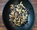Foto langkah ke 1 dari resep Butterfly Pea & Lemon Iced Tea.