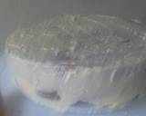 Icing a cake with butter cream,author marathon recipe step 5 photo