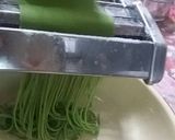 Foto langkah ke 5 dari resep Mie hijau homemade.