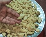 हींग नमक पारे (Hing Namakpare recipe in Hindi) रेसिपी चरण 4 फोटो