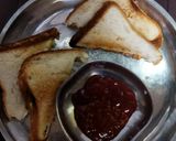A picture of step 3 of Veg bread sandwich.