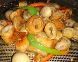 Hình bước làm 2 của món Mì căn kho nấm rơm chay