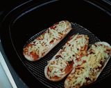 รูปขั้นตอนการทำที่ 3 ของ Baked hotdogs pizza 🌭